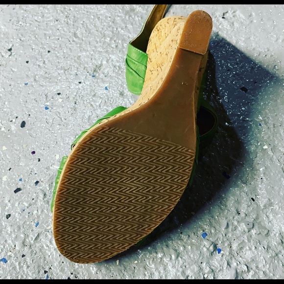 Carlos Santana Green Leather Ripple Wedges Sz 8 - Picture 4 of 4